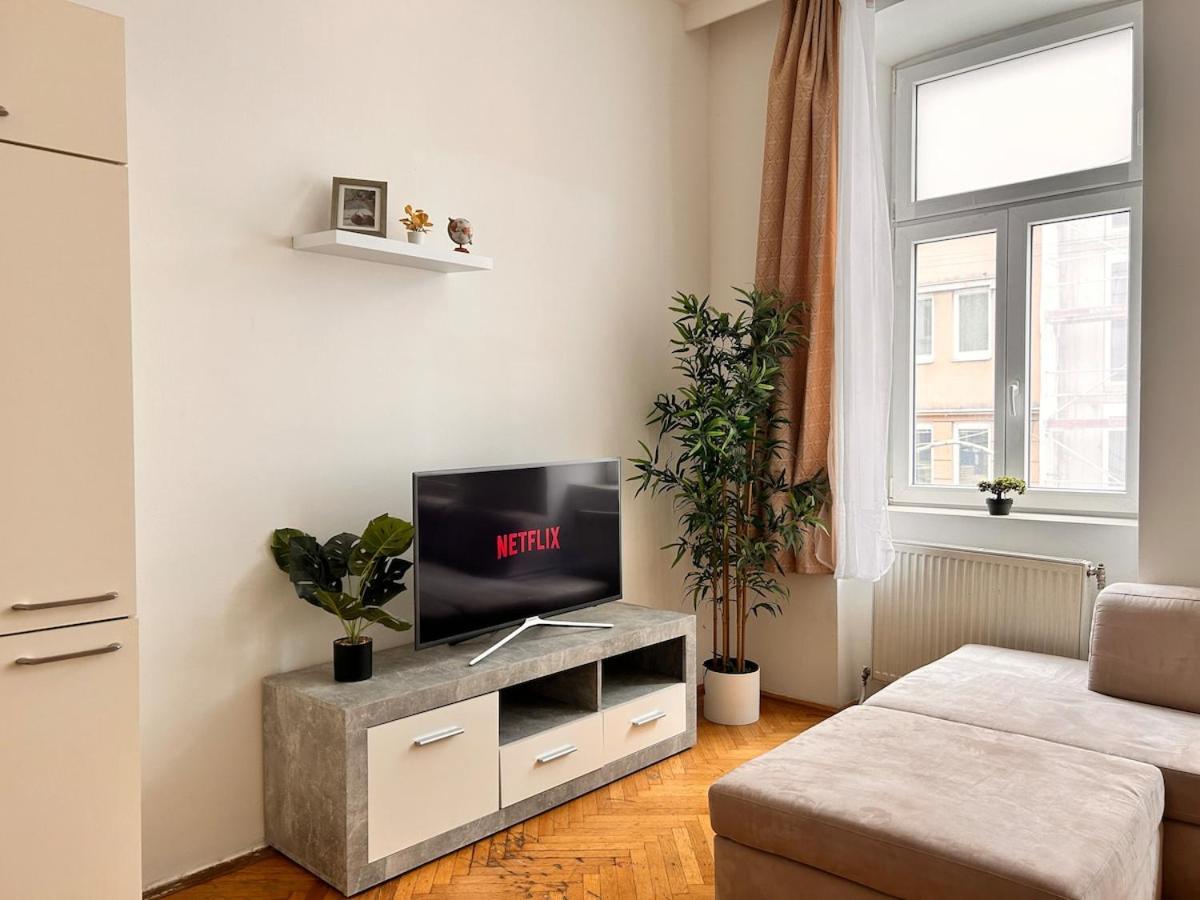 Apartment Spacious 4-room For 6 - Near Subway *