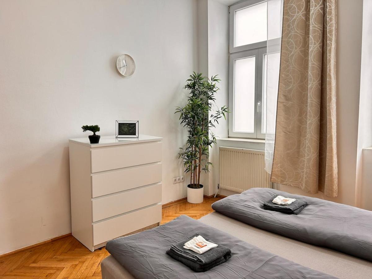 Apartment Spacious 4-room For 6 - Near Subway