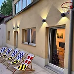 Spacious Central 4-Room Suite For 6 - Near Subway