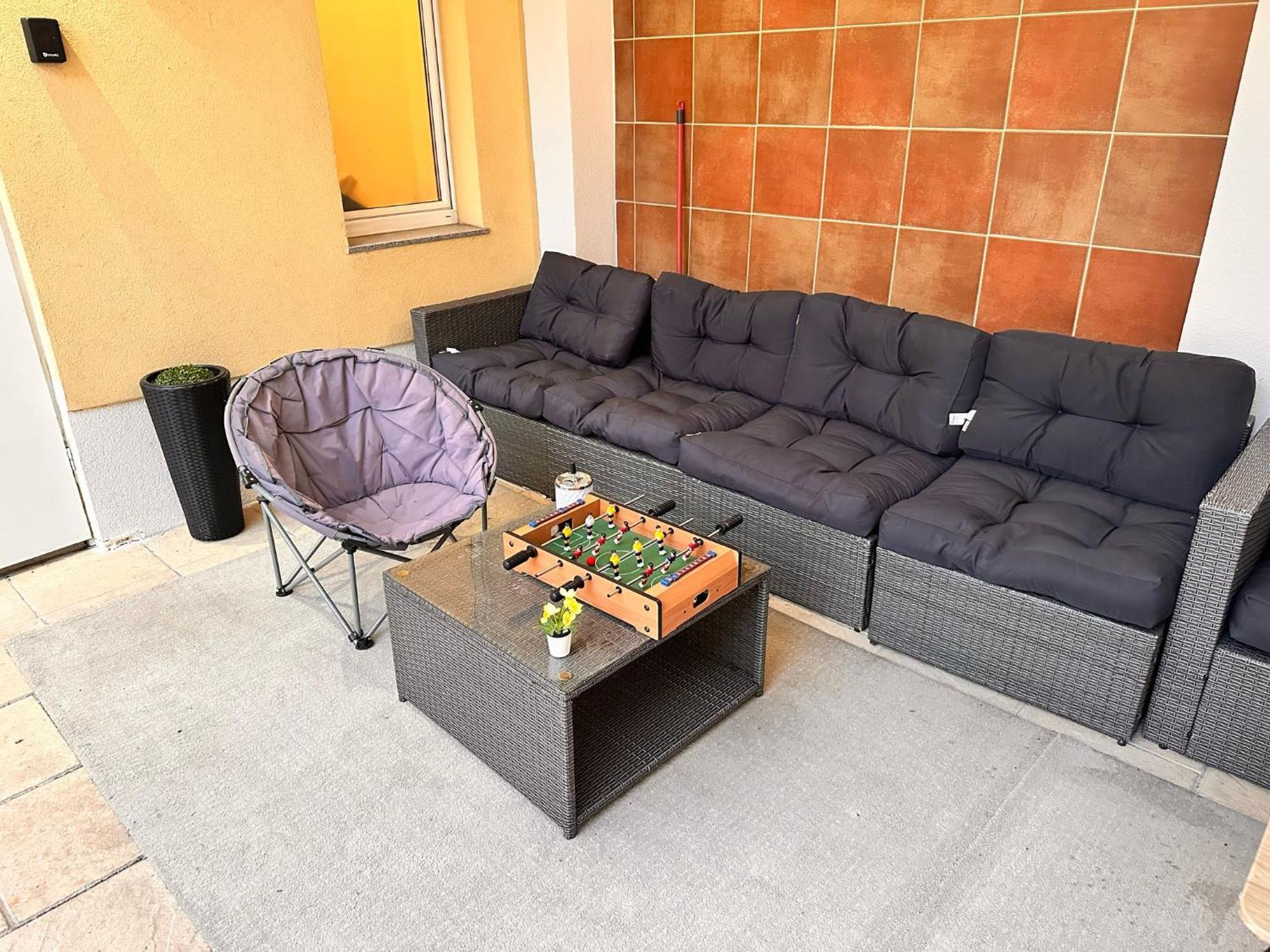 Spacious 4-room For 6 - Near Subway *
